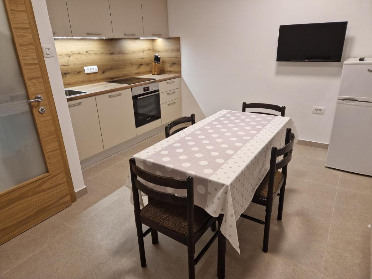 Apartments Cerovic Малинска Екстериор снимка