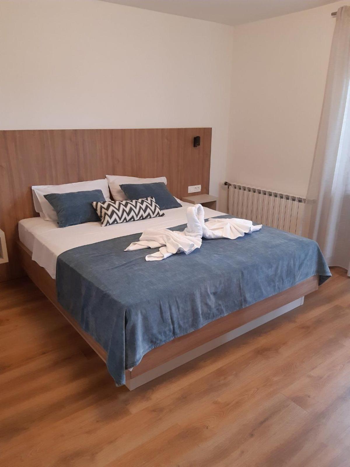 Apartments Cerovic Малинска Екстериор снимка