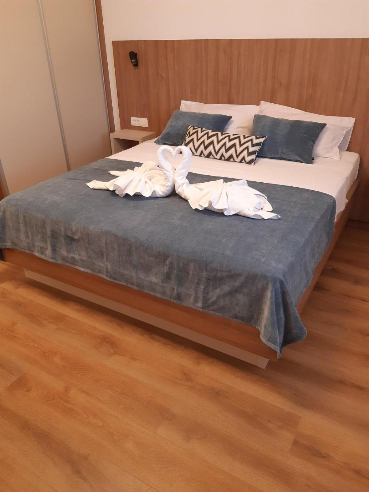 Apartments Cerovic Малинска Екстериор снимка